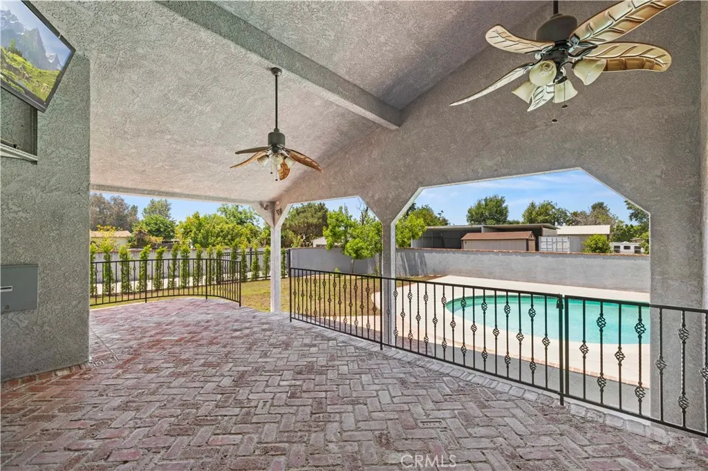 property viewer photo 36