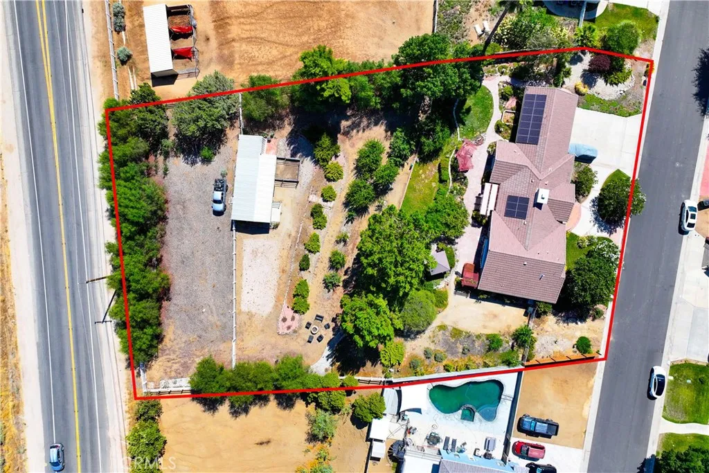 main property photo 18