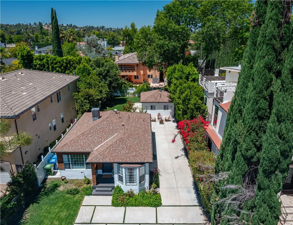 main property photo 28