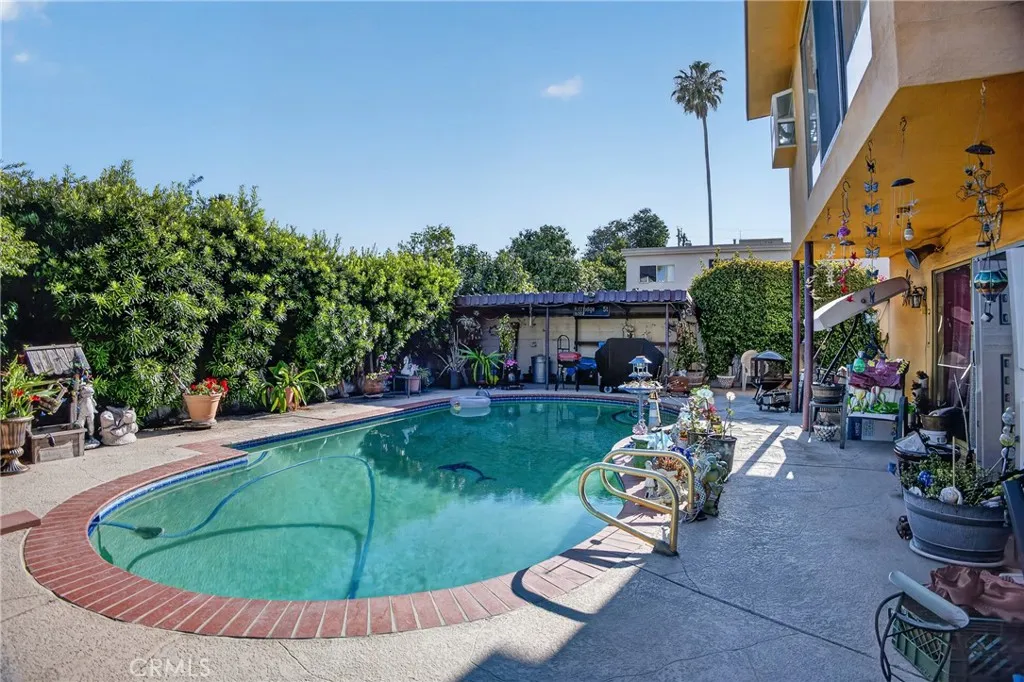 main property photo 28