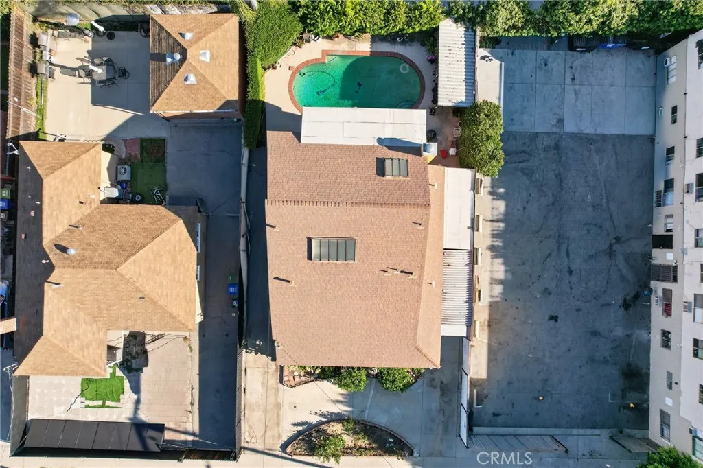 main property photo 35