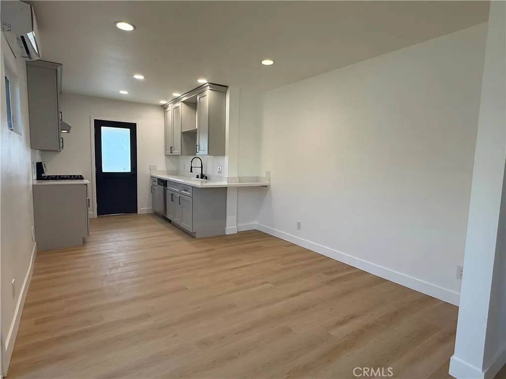 property viewer photo 3
