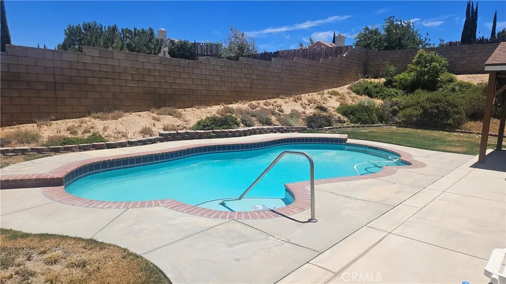 main property photo 15