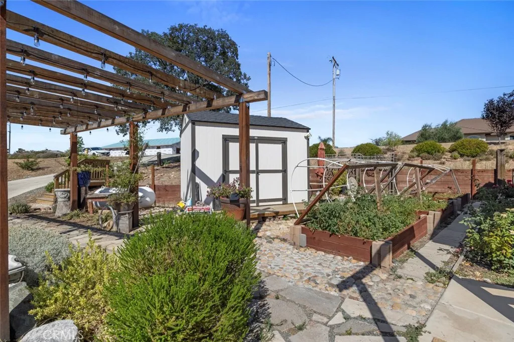 main property photo 9