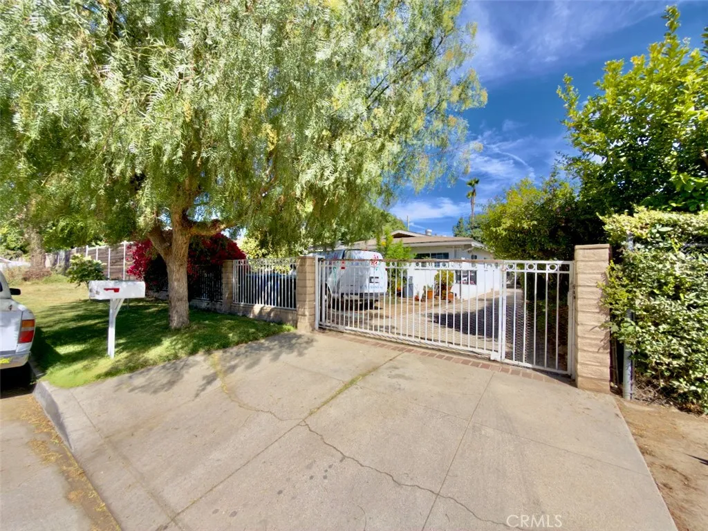 main property photo 40