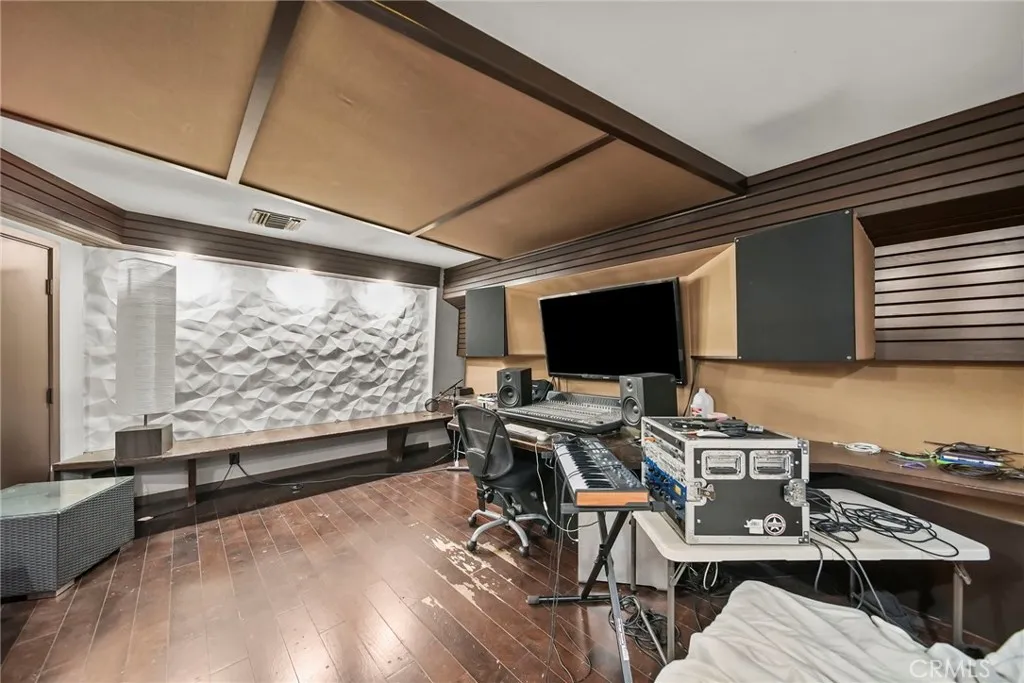 main property photo 57