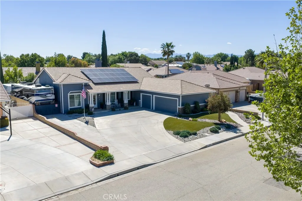 main property photo 28