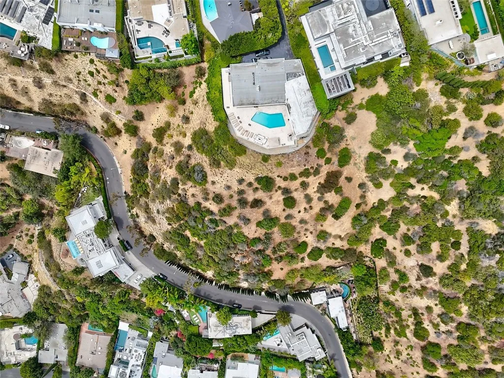 main property photo 11