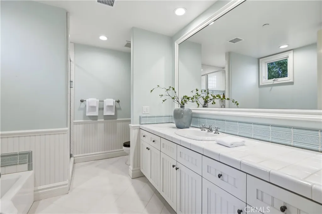 main property photo 77