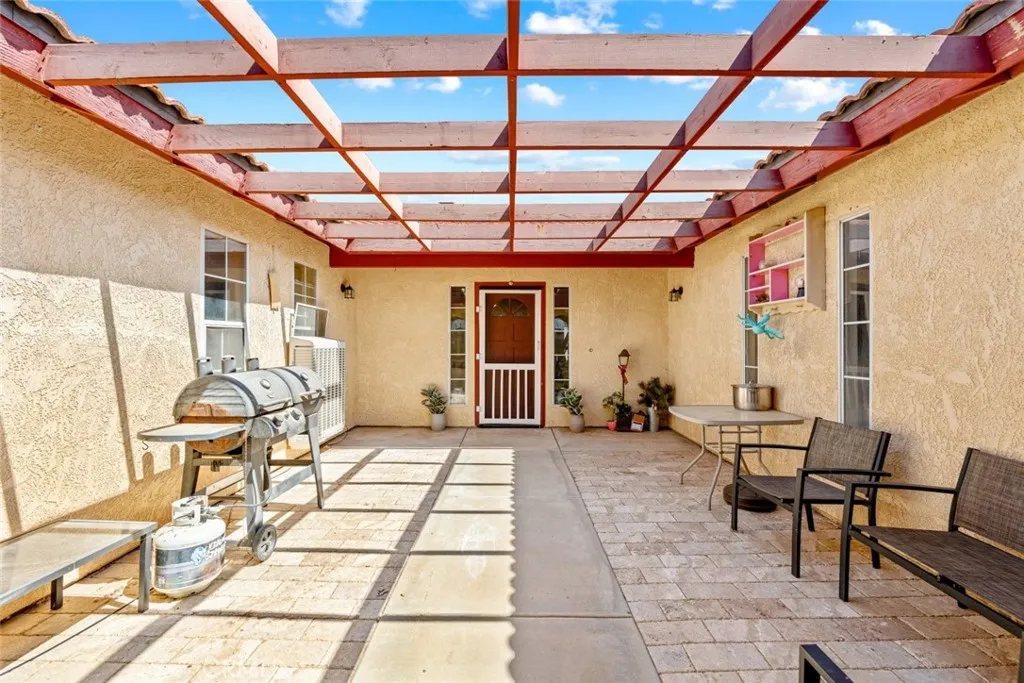 main property photo 6