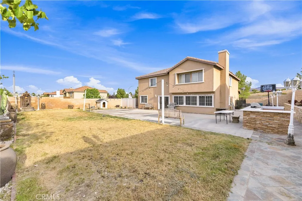 main property photo 6