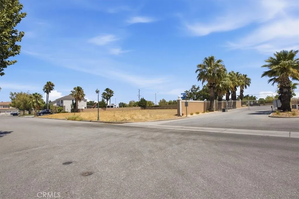 main property photo 9