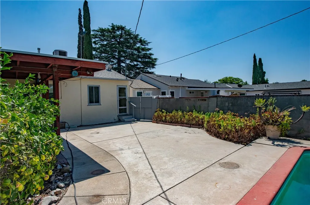main property photo 28