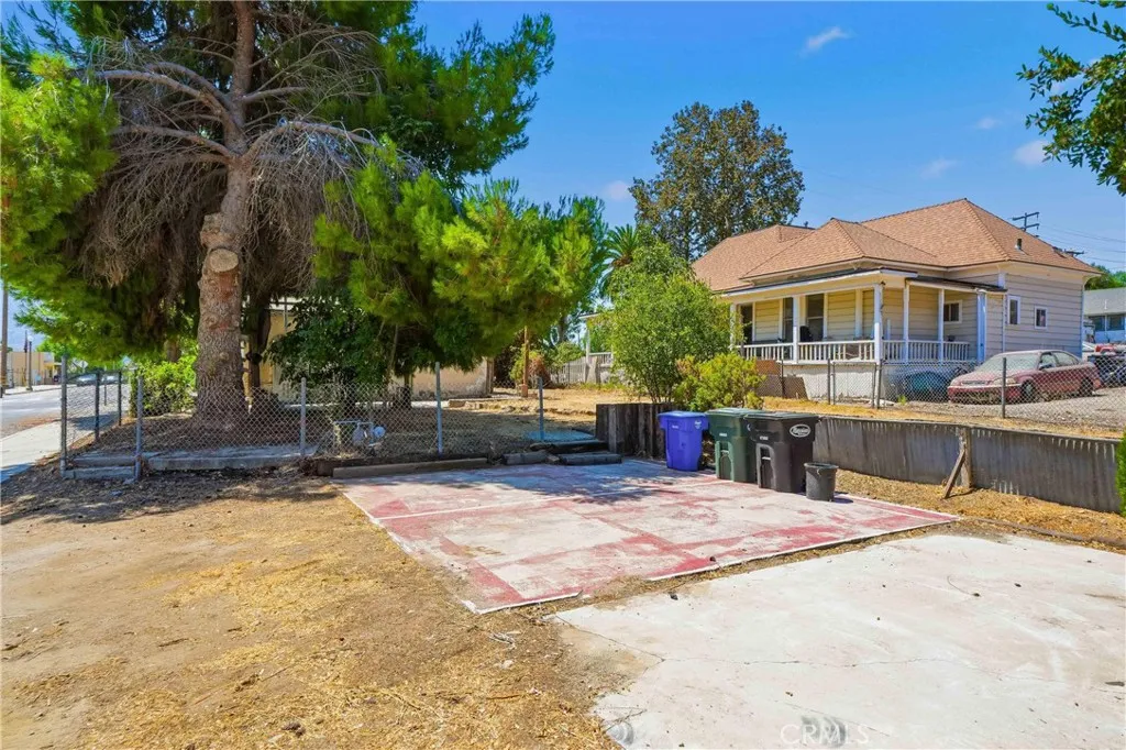 main property photo 25