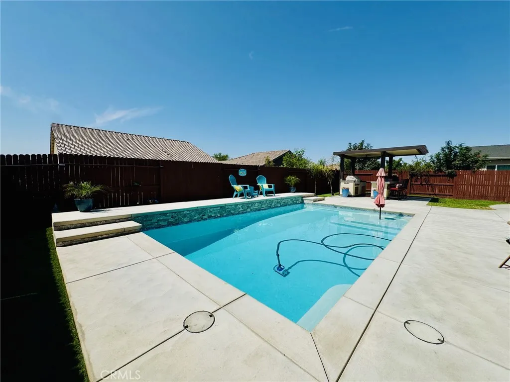 main property photo 33