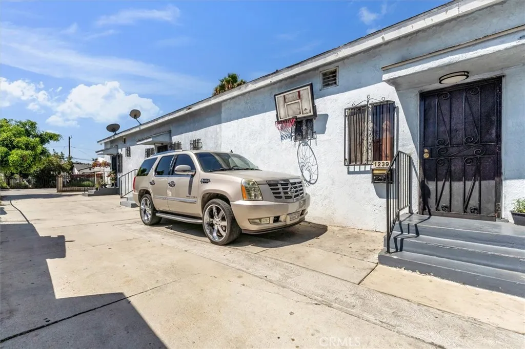 main property photo 10
