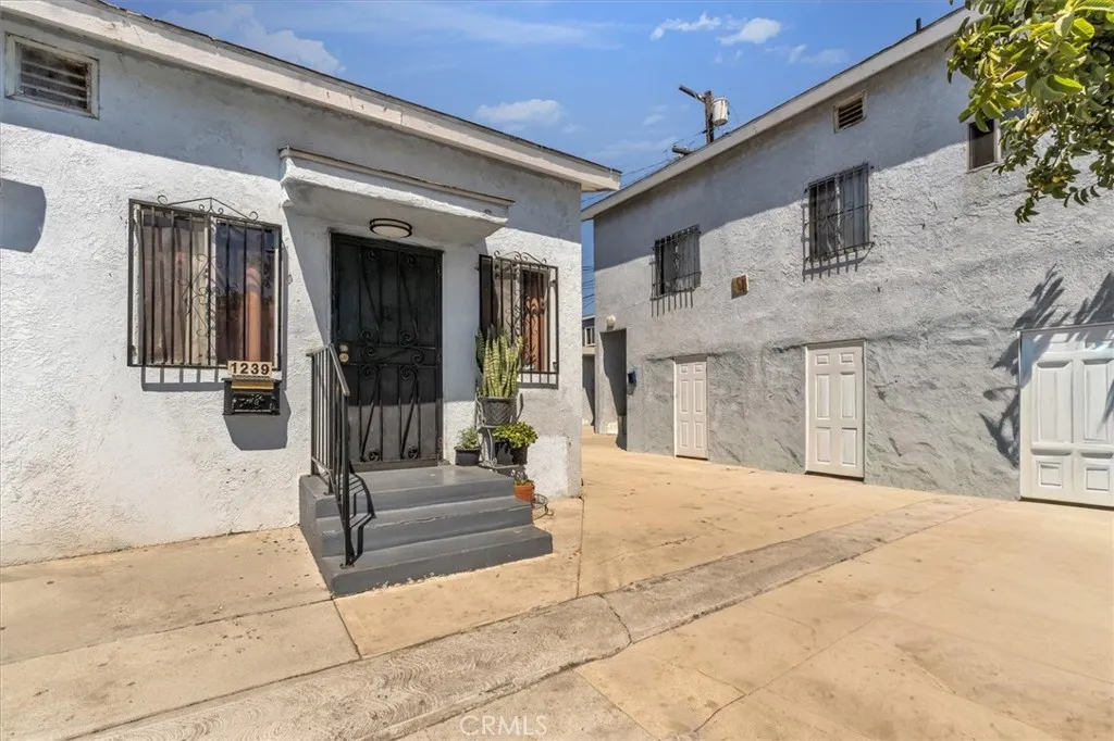 main property photo 11