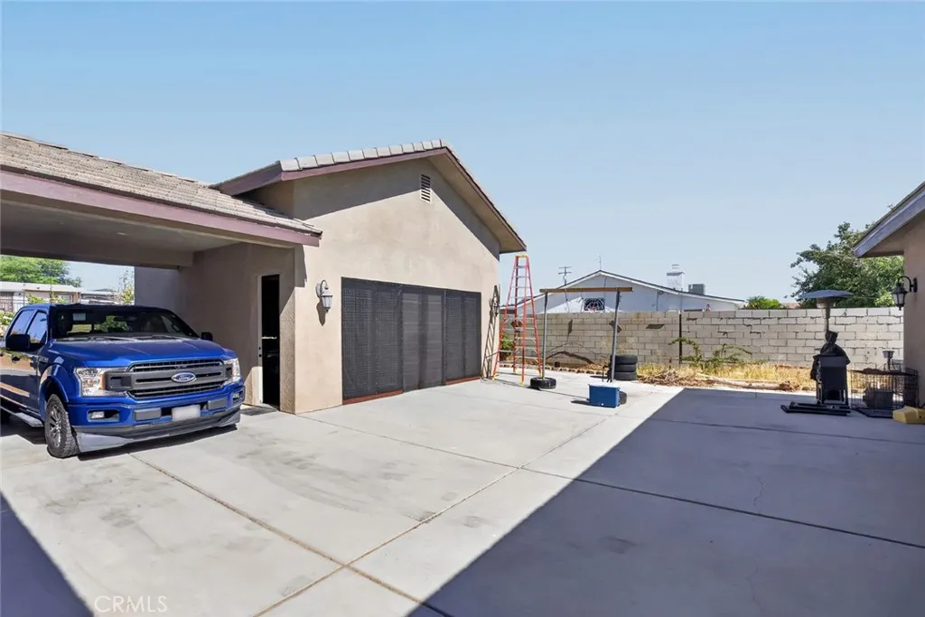 main property photo 10