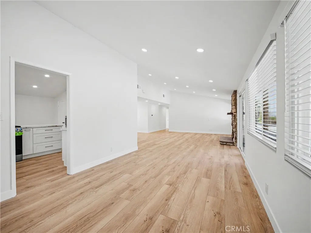 property viewer photo 17