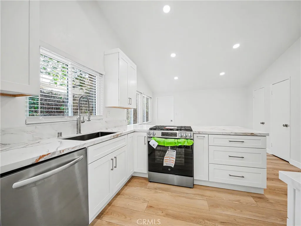 property viewer photo 19