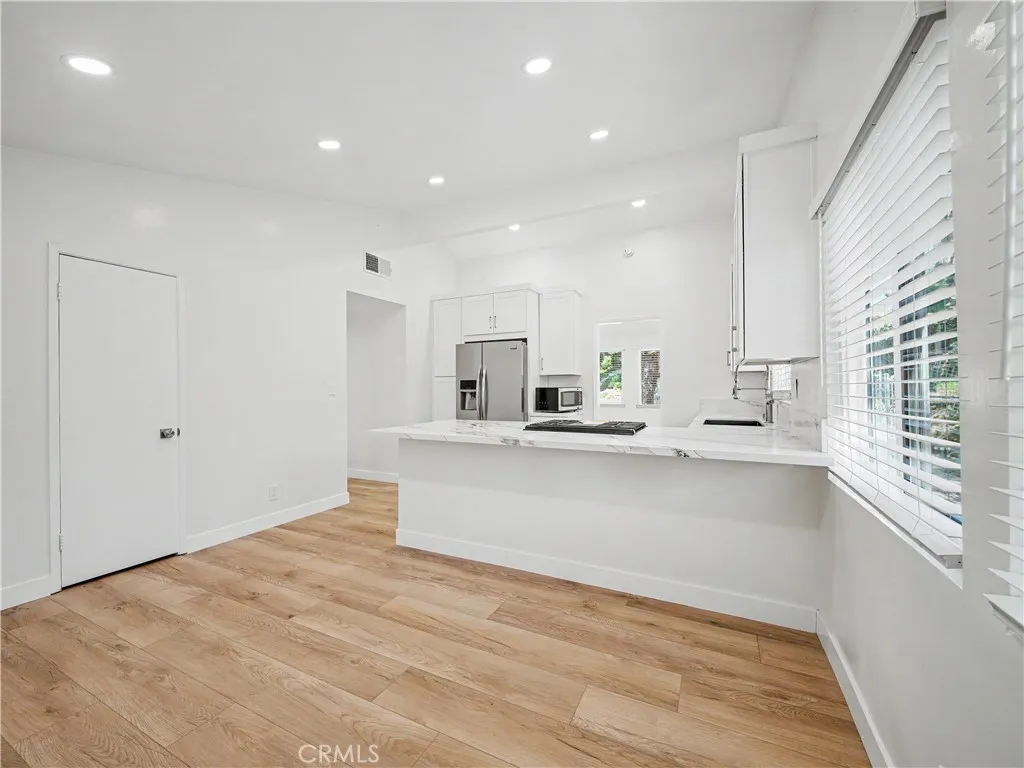 property viewer photo 25