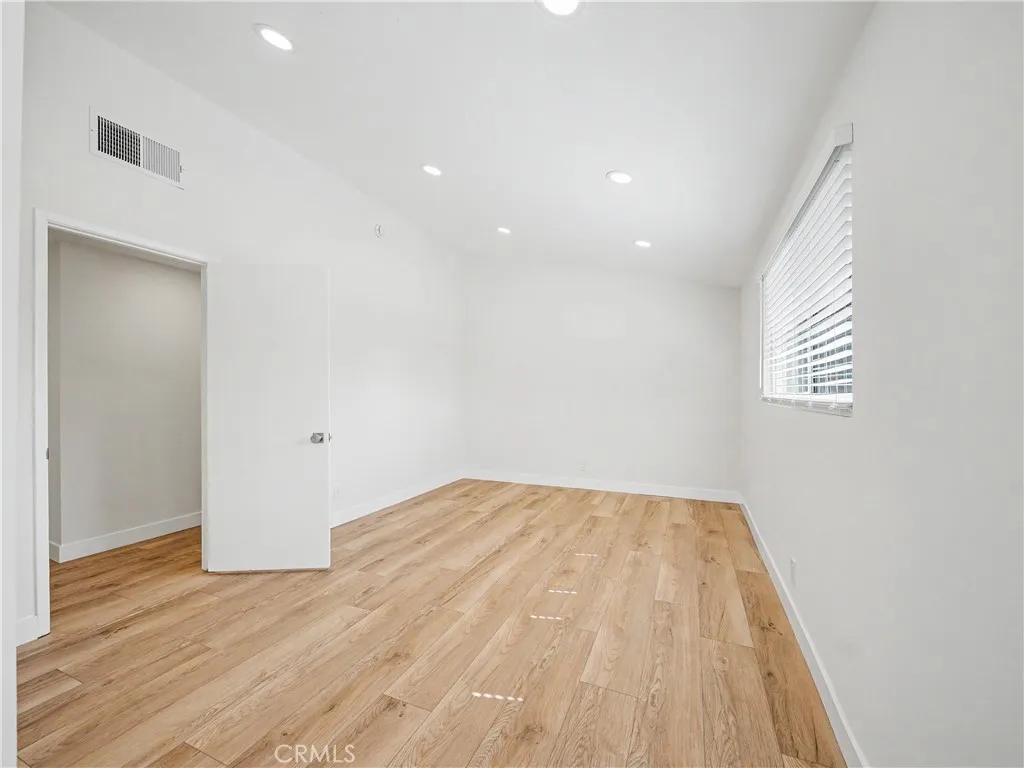 property viewer photo 33
