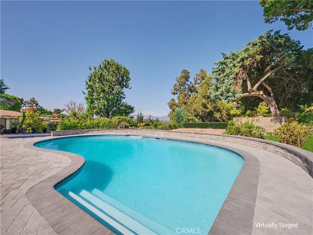 property viewer photo 50