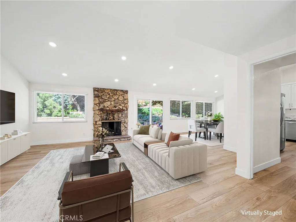 property viewer photo 6