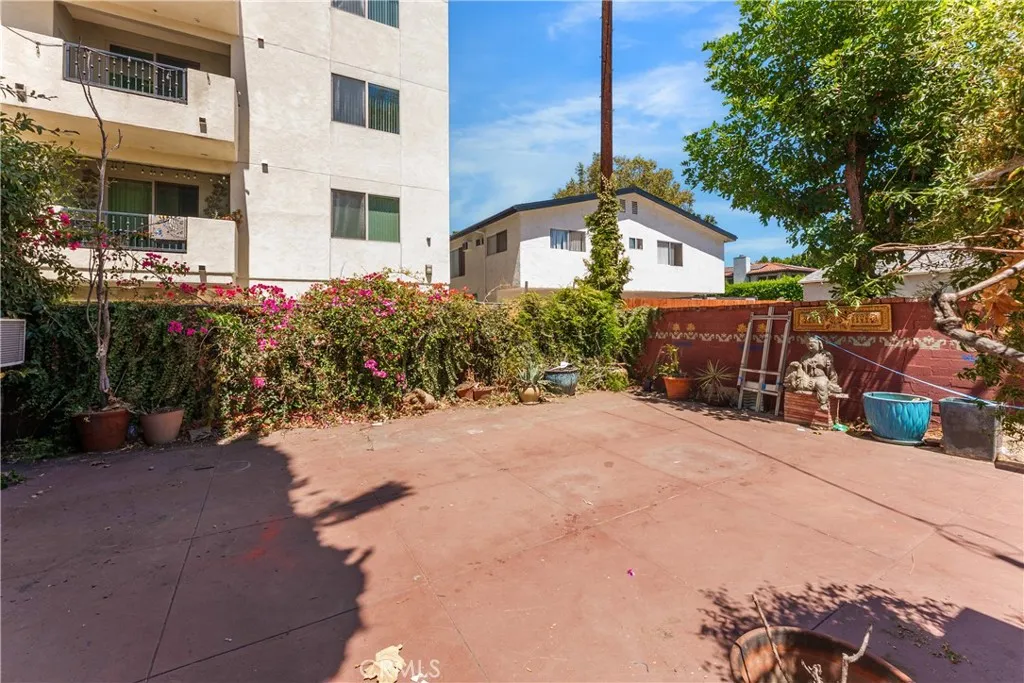 main property photo 17