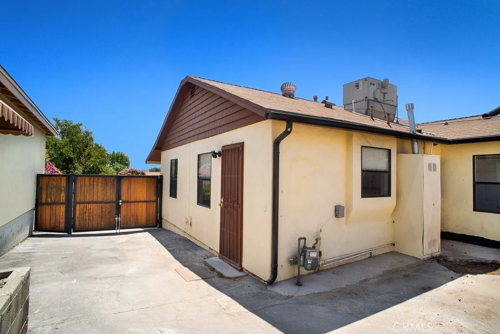 main property photo 12