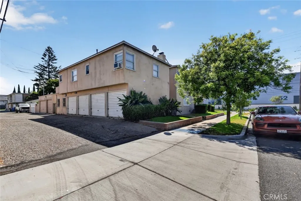 main property photo 9
