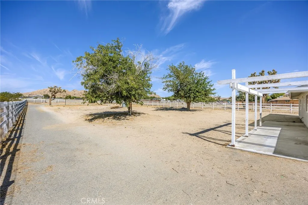 main property photo 28
