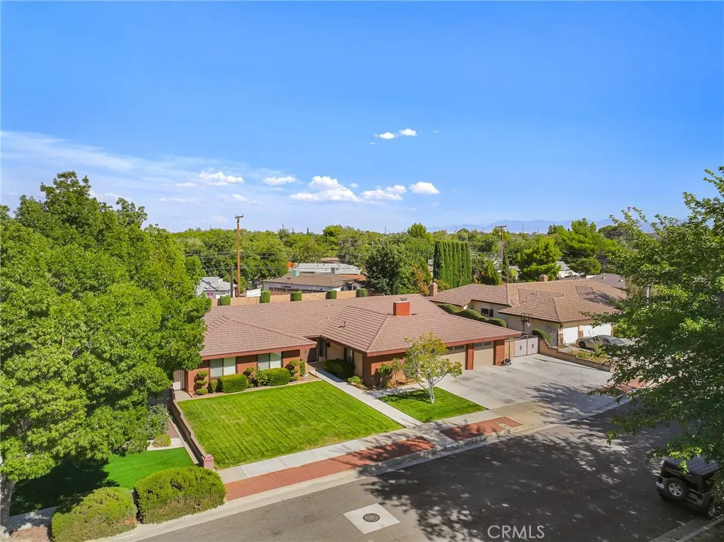 main property photo 11