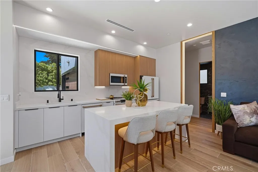 main property photo 90