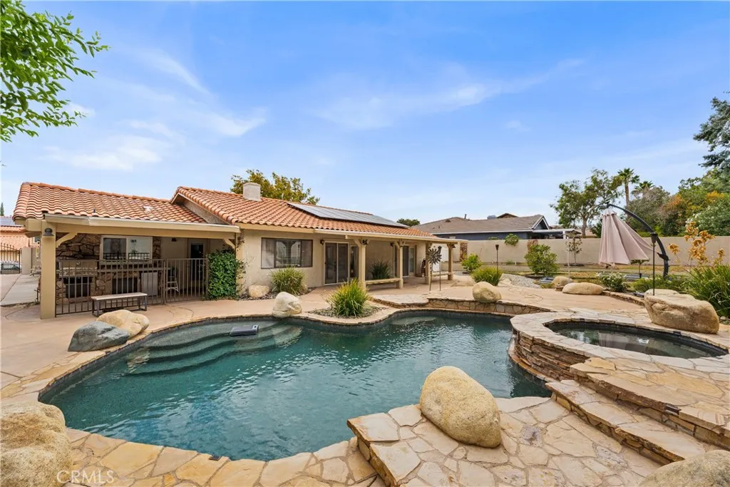 main property photo 28