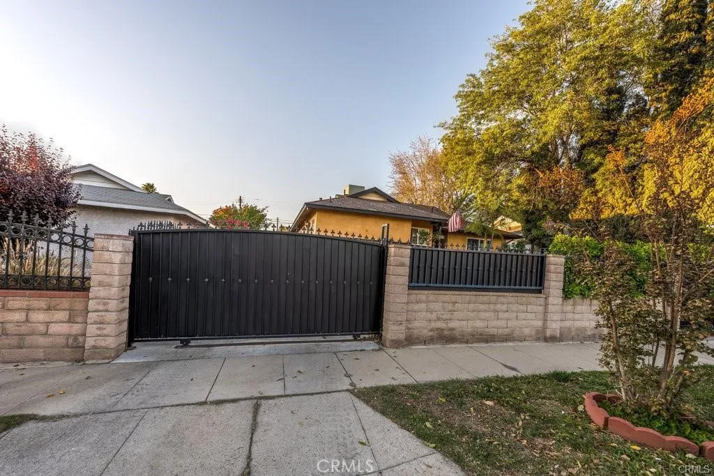 main property photo 28