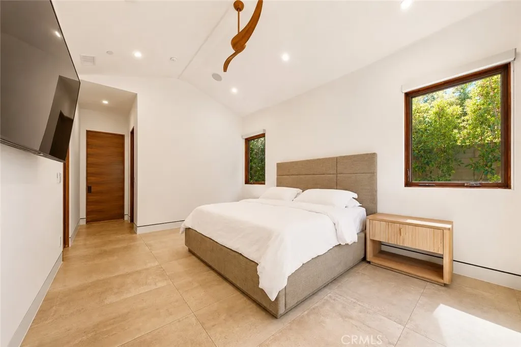 main property photo 74