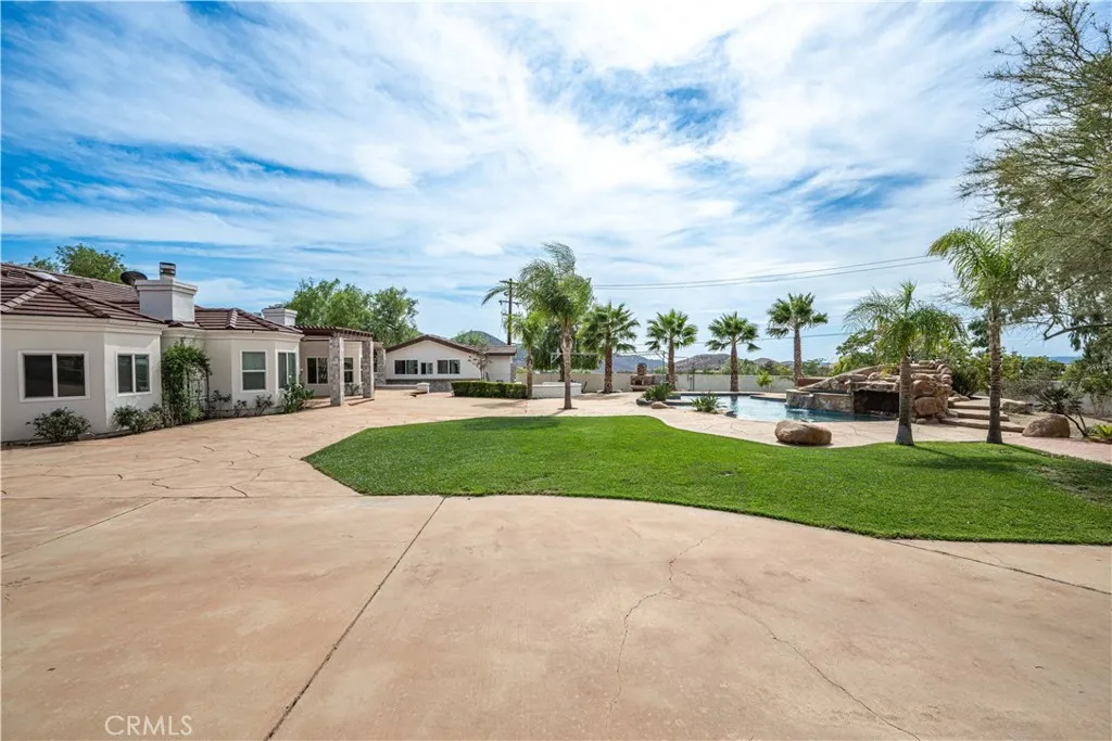 main property photo 25
