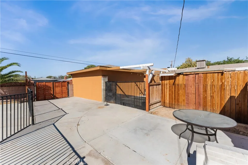 main property photo 25