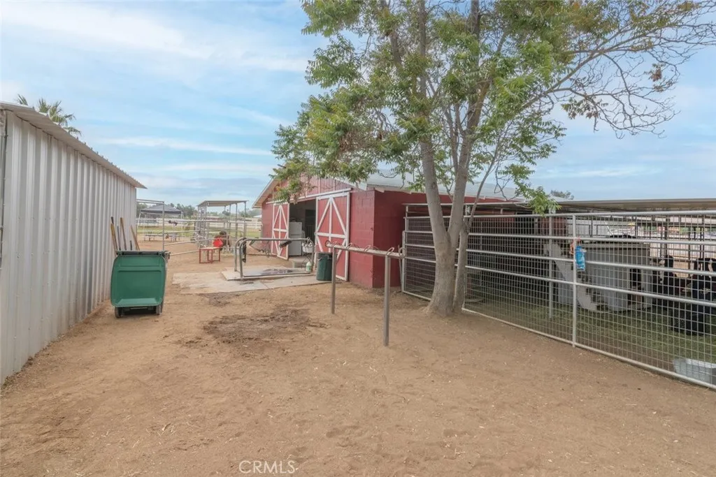 main property photo 40