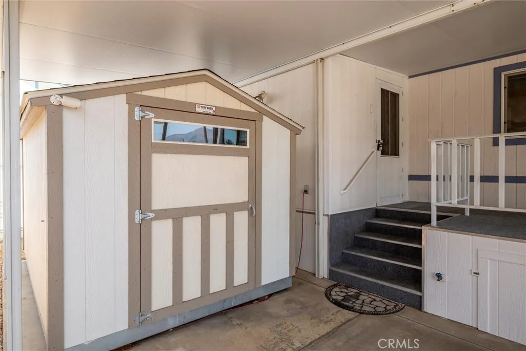 main property photo 28