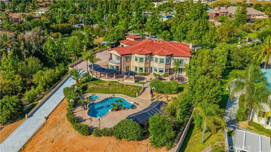 main property photo 5