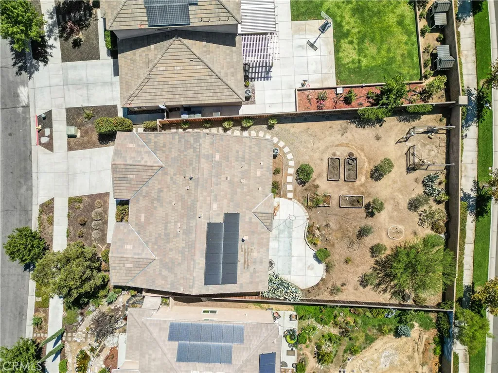 main property photo 40
