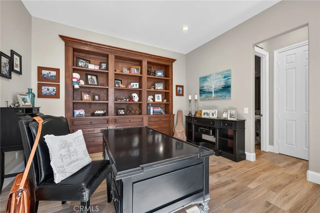 main property photo 17