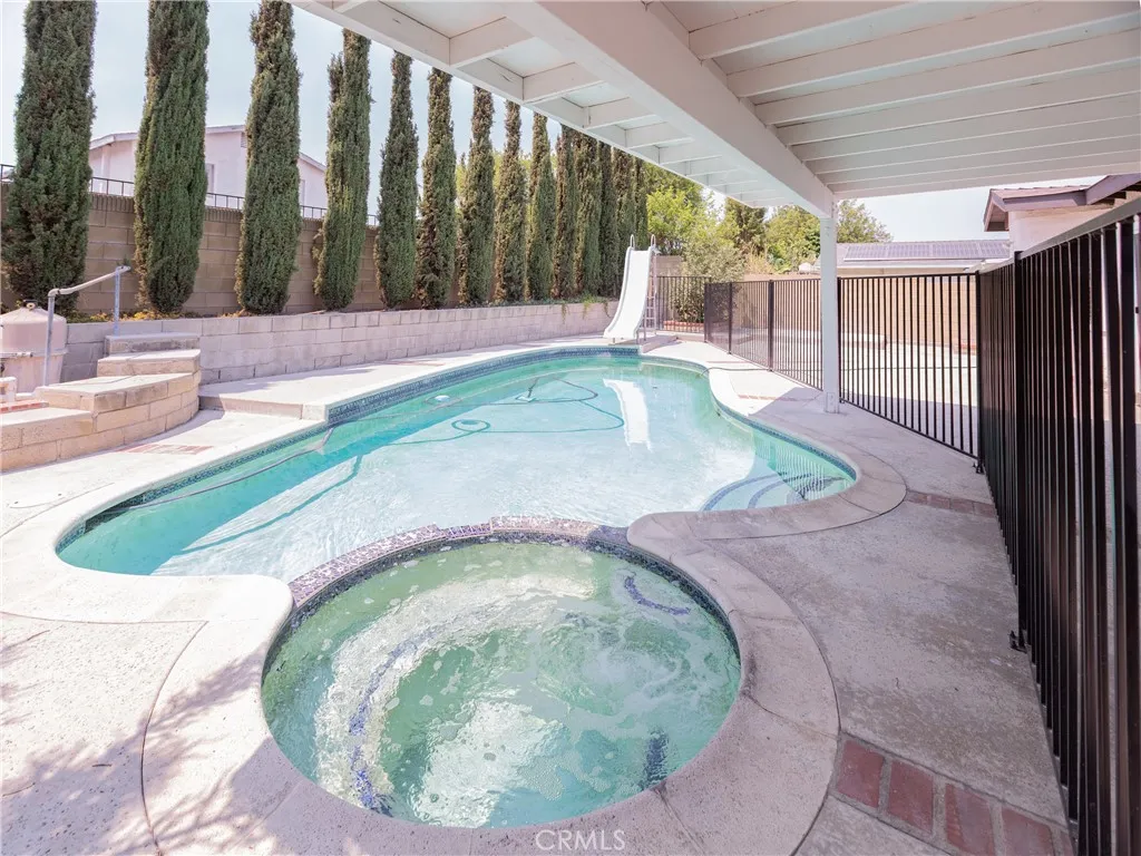 property viewer photo 23