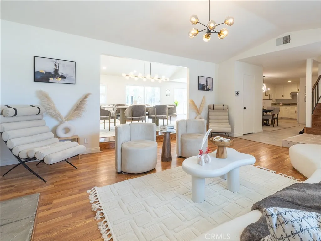 property viewer photo 5