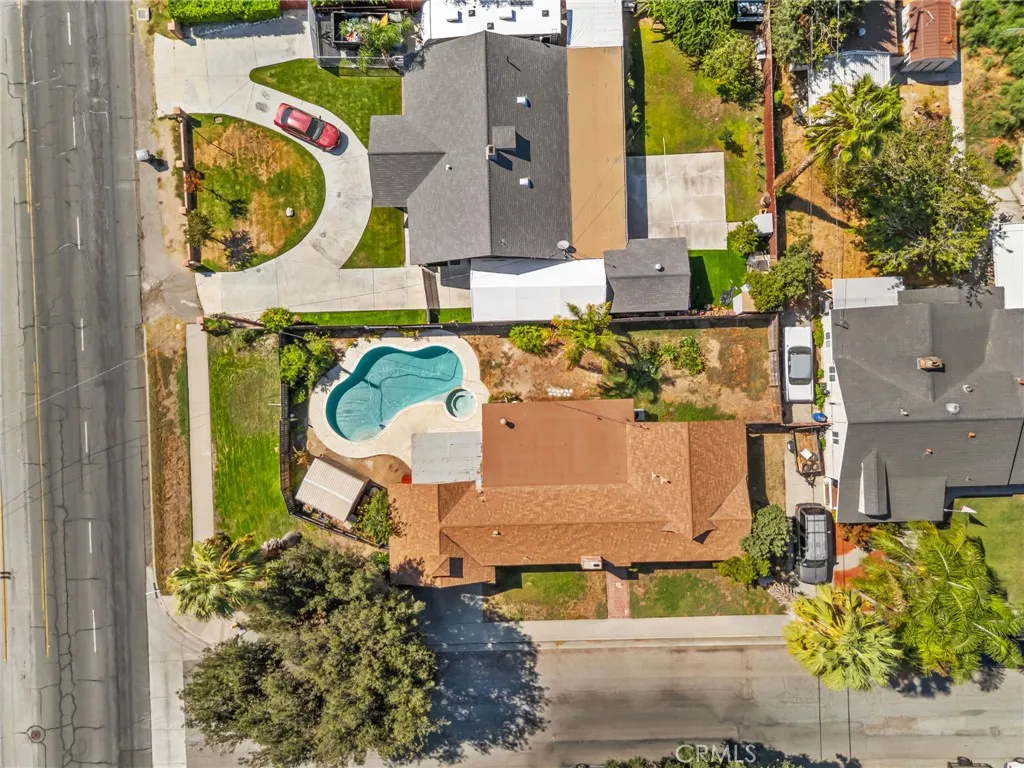 main property photo 40