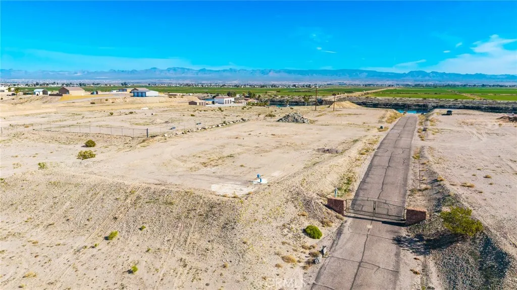 main property photo 10