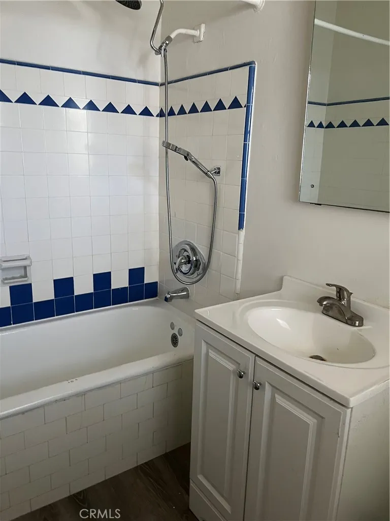 property viewer photo 4