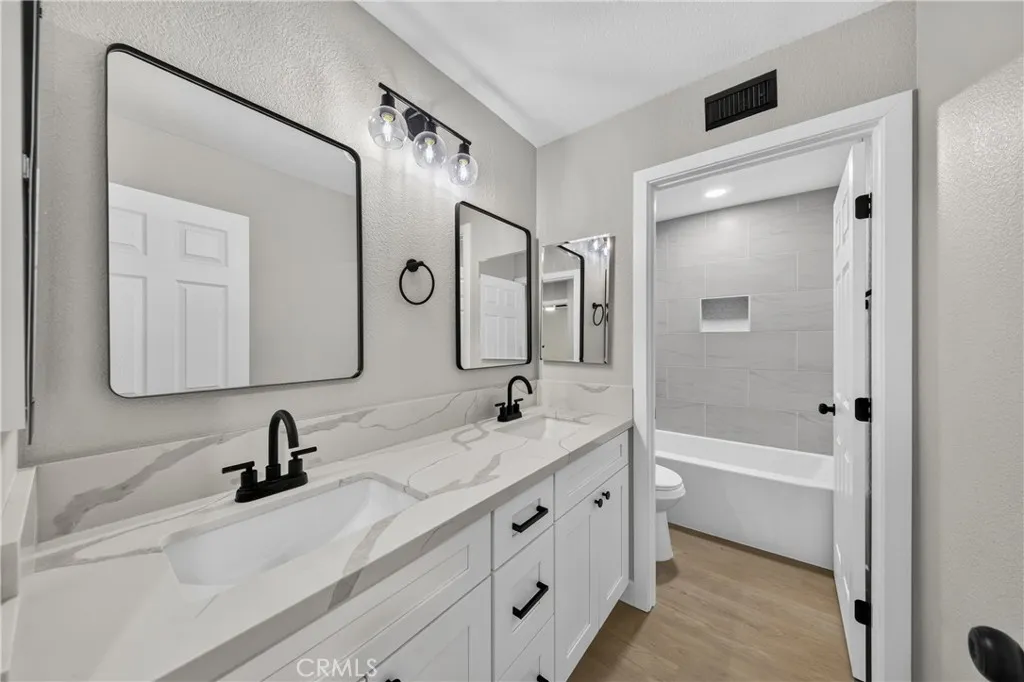 property viewer photo 19
